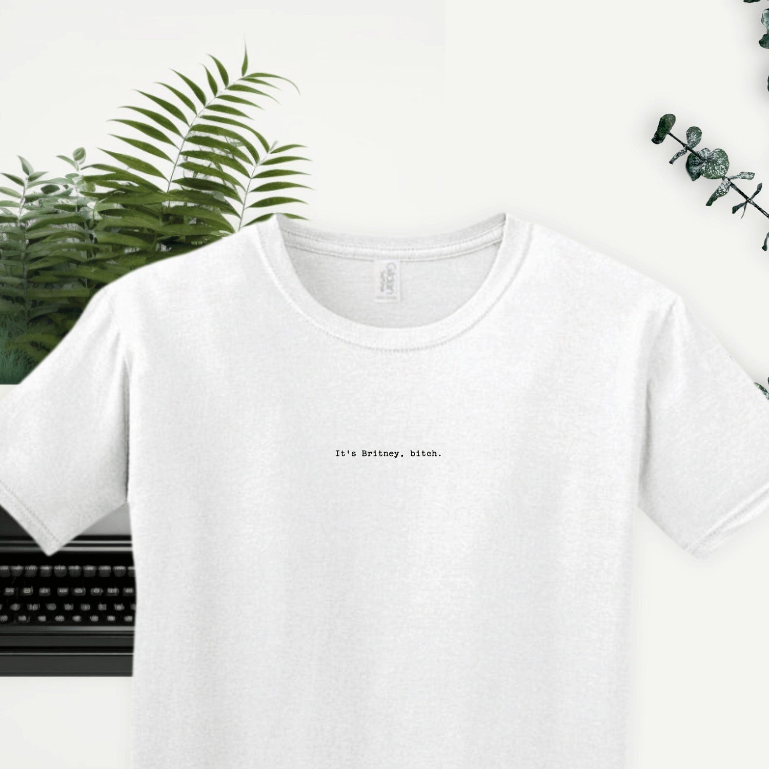 It's Britney, b*tch. - The Office - Minimalist T-shirt - Michael Scott Quote