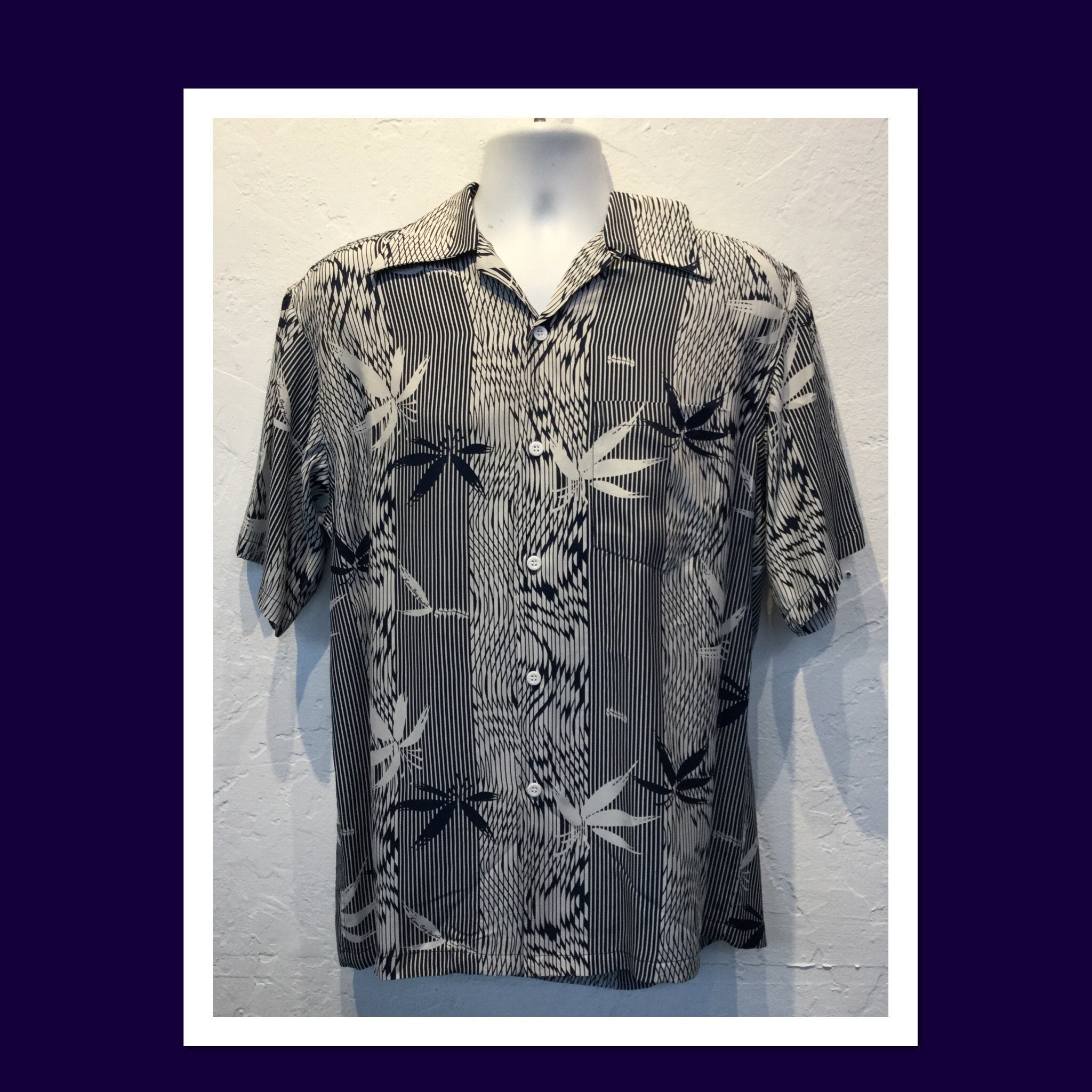 1940s vintage reproduction Hawaiian shirt by Kona Bay Currently available in sizes medium large Graphic Tee – Feel-Good Design · Perfect For Daily Wear