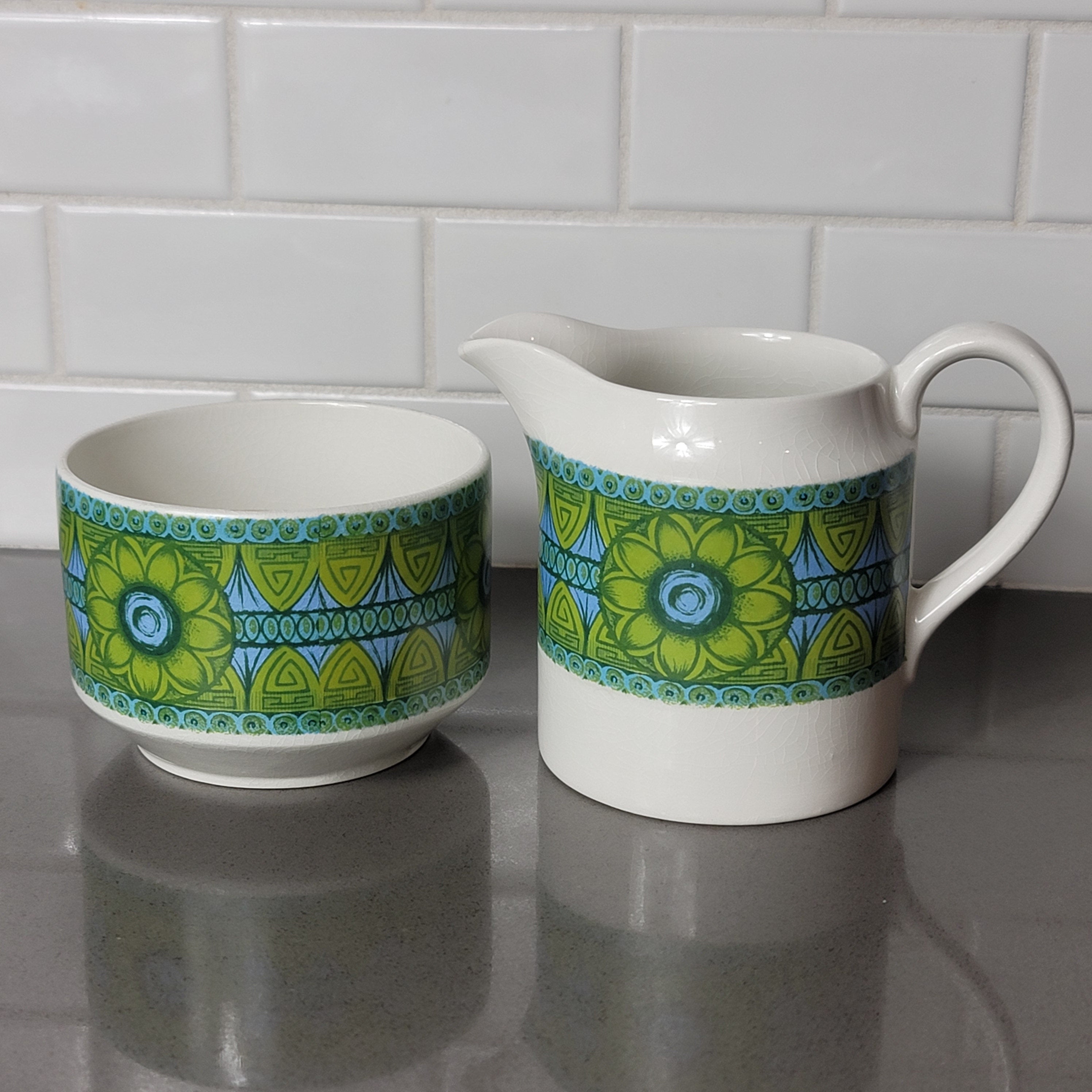 1970 Green Abstract Pottery Sugar Bowl and Creamer Set England Graphic Tee – Soft Feel · Perfect For Daily Wear