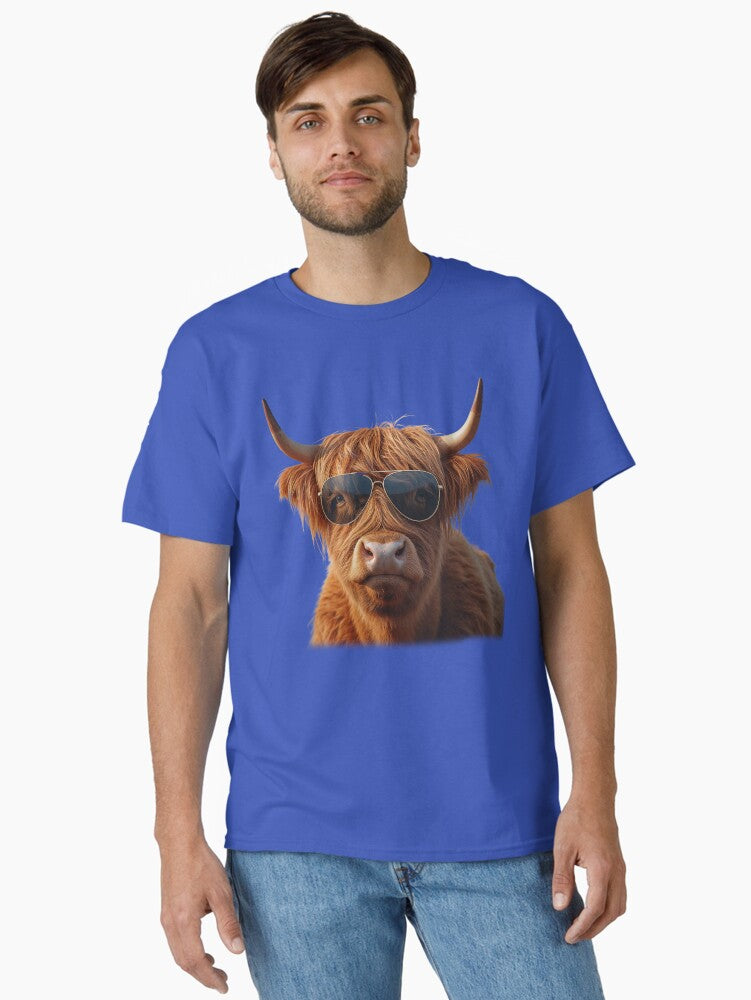 Scottish Highland Cow Sunglasses Design Funny Scotland Coo Gift Classic T-Shirt | Graphic T-Shirt for Unisex
